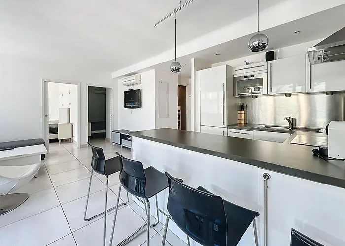 شقة 57m2 - 2 Chambres, Terrasse, Croisette-martinez *